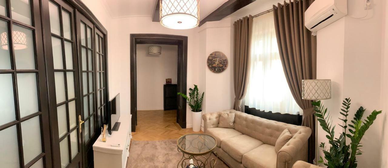 English Apartment Craiova Esterno foto